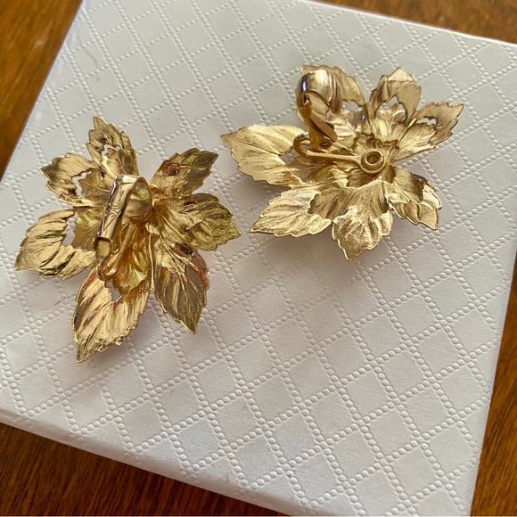 Vintage Sarah Coventry Good Lead Clip-On Earrings Classy 80’s - Picture 3 of 3